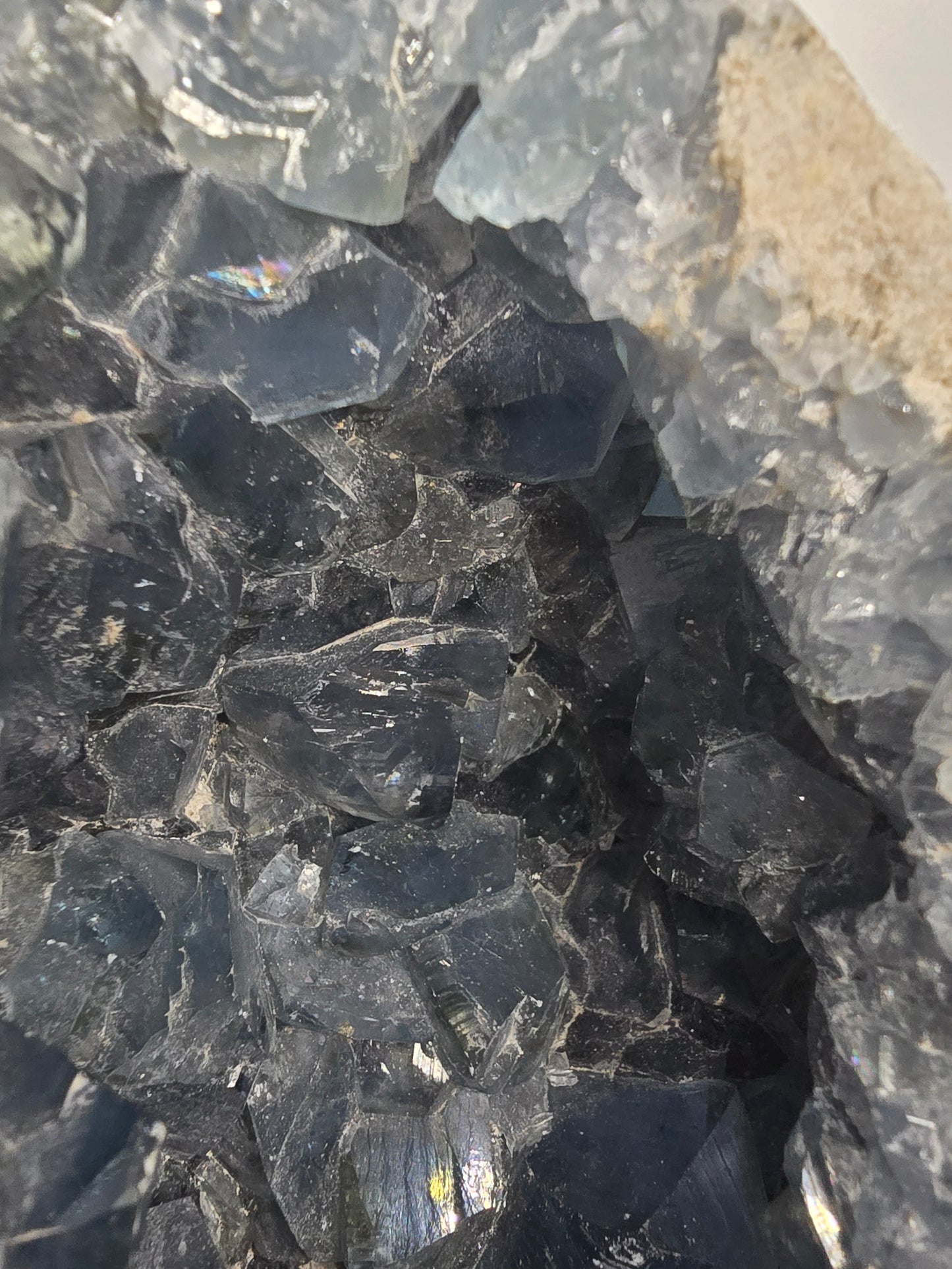 CELESTITE EGG STATEMENT DECOR