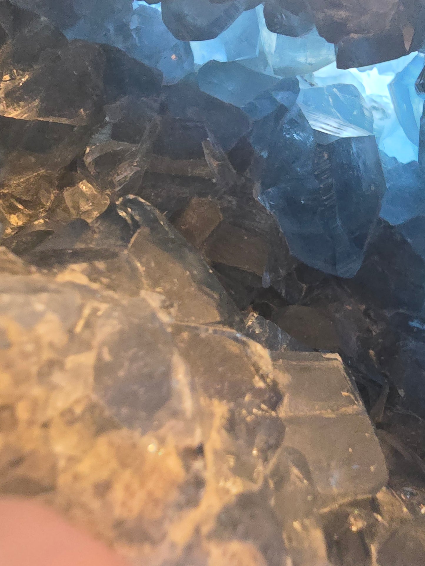 CELESTITE EGG STATEMENT DECOR