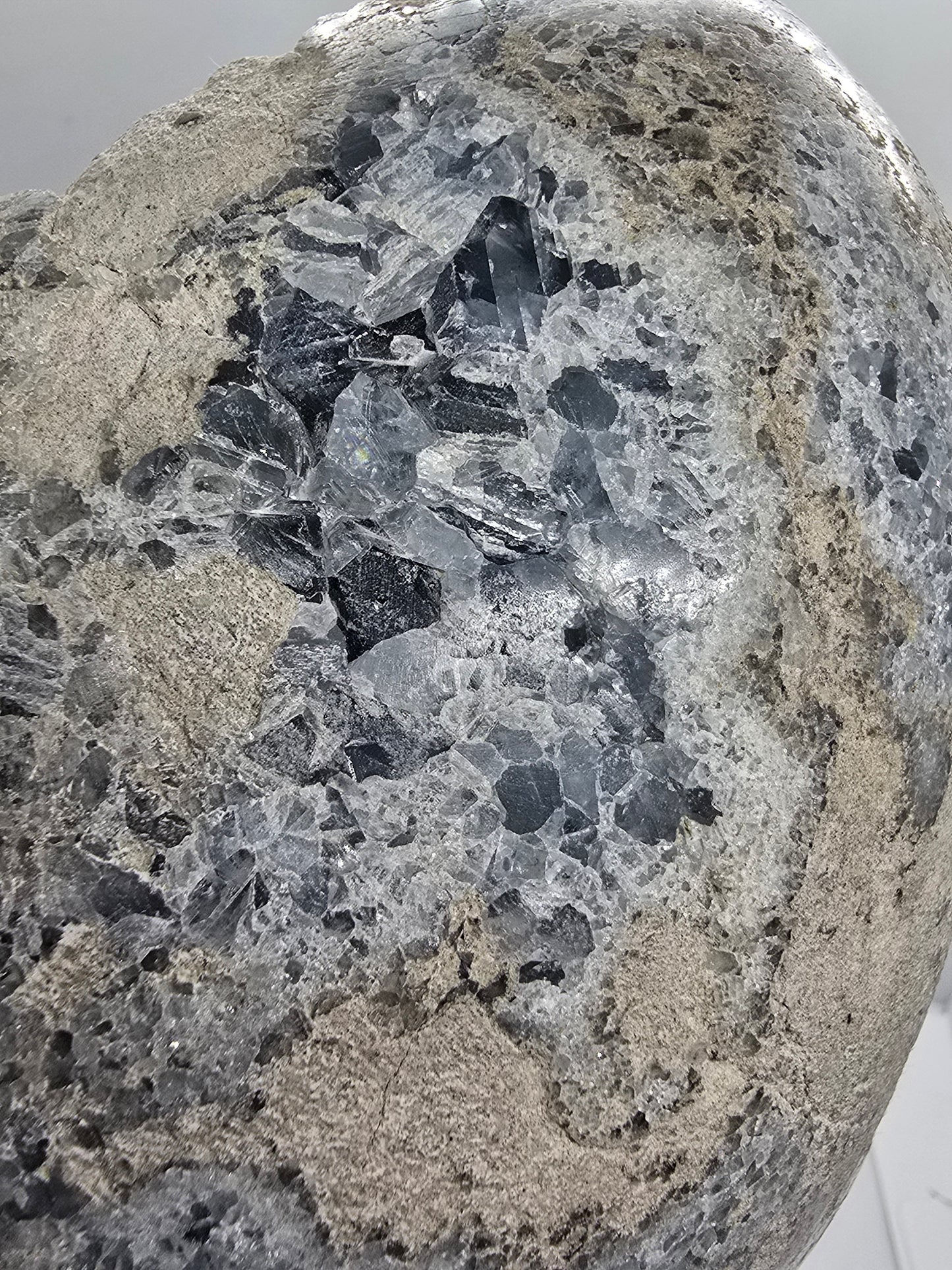 CELESTITE EGG STATEMENT DECOR