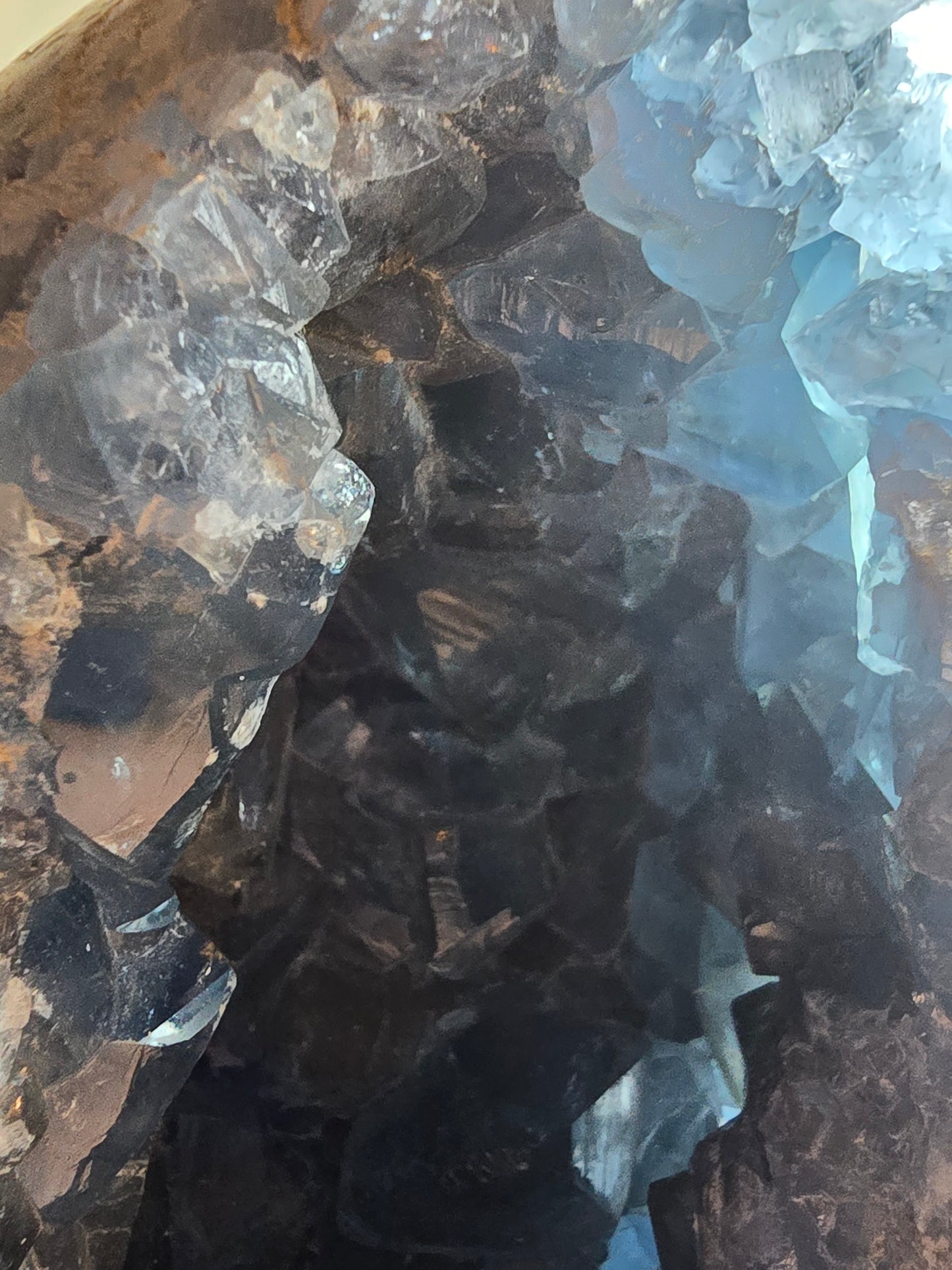 CELESTITE EGG STATEMENT DECOR