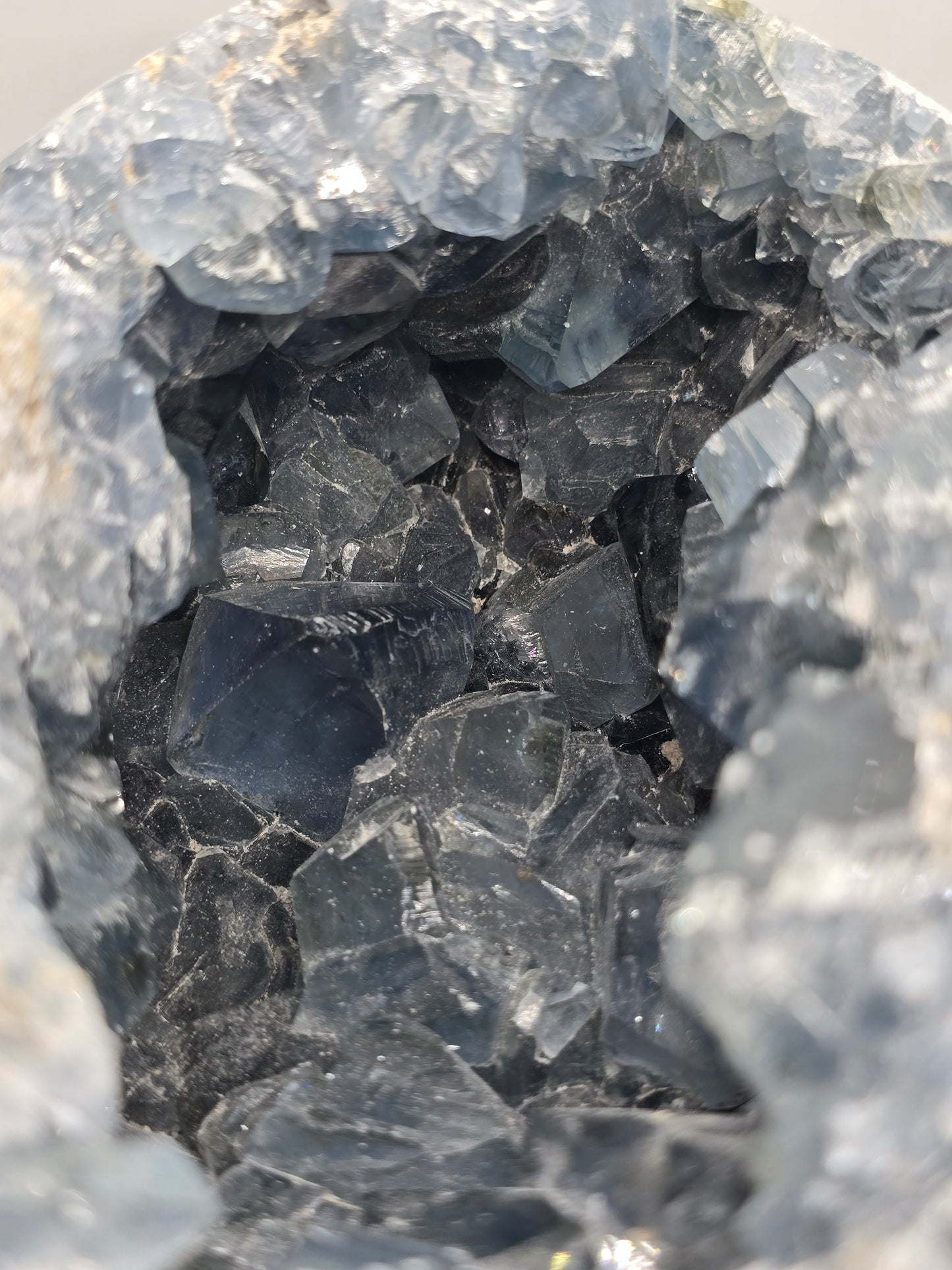 CELESTITE EGG STATEMENT DECOR