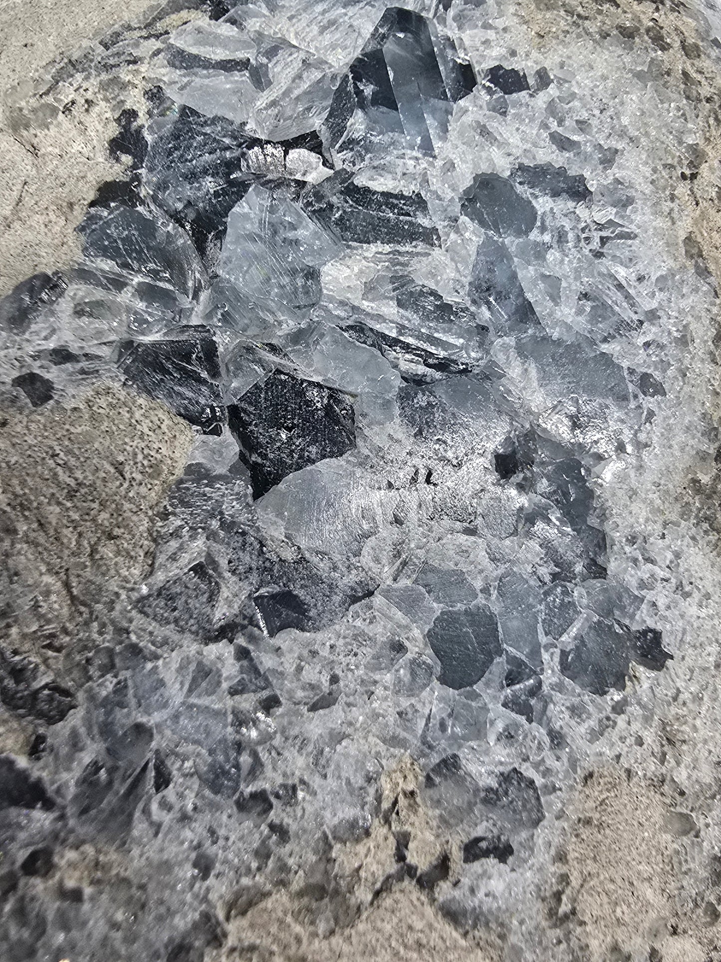CELESTITE EGG STATEMENT DECOR