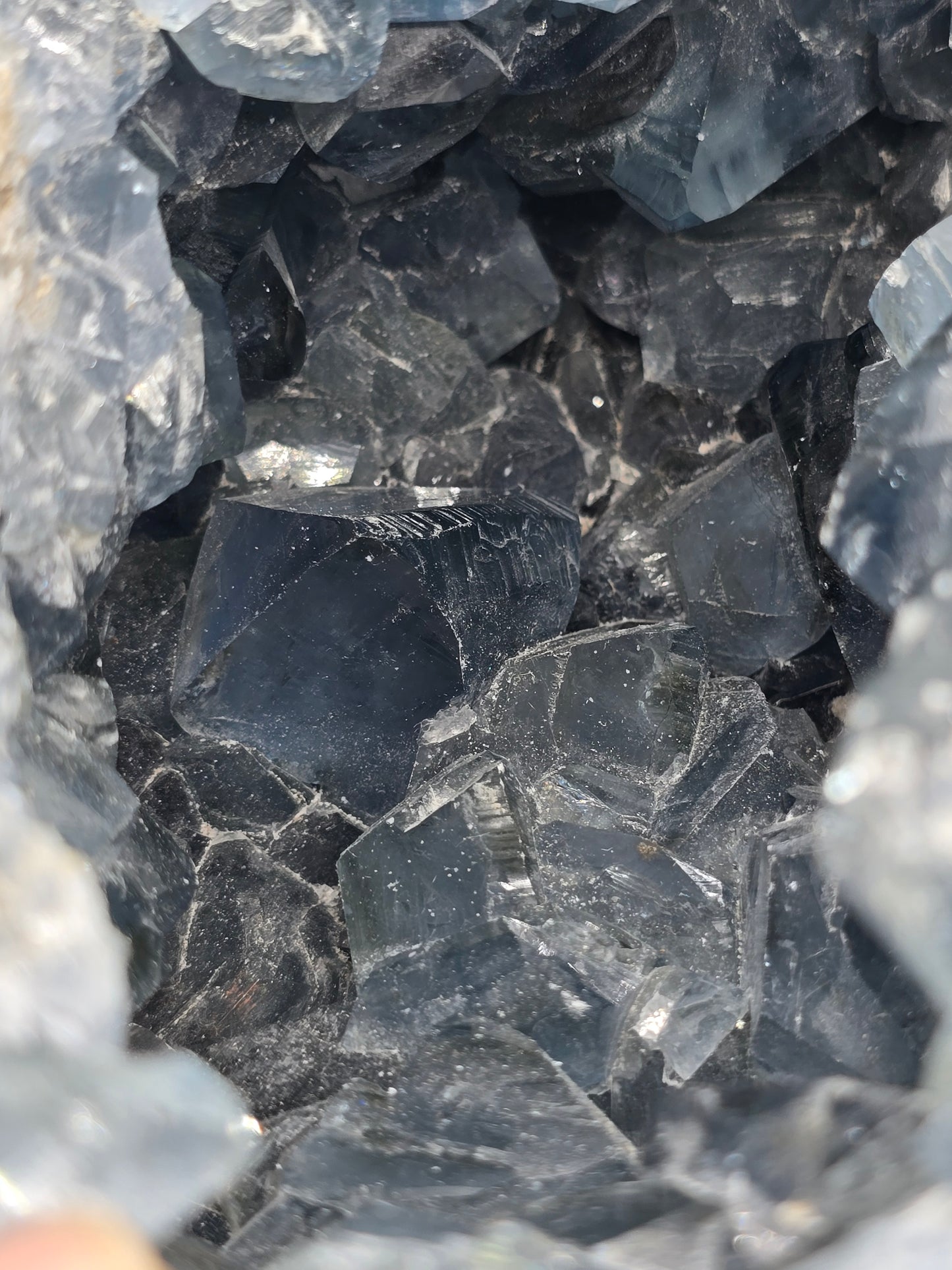 CELESTITE EGG STATEMENT DECOR