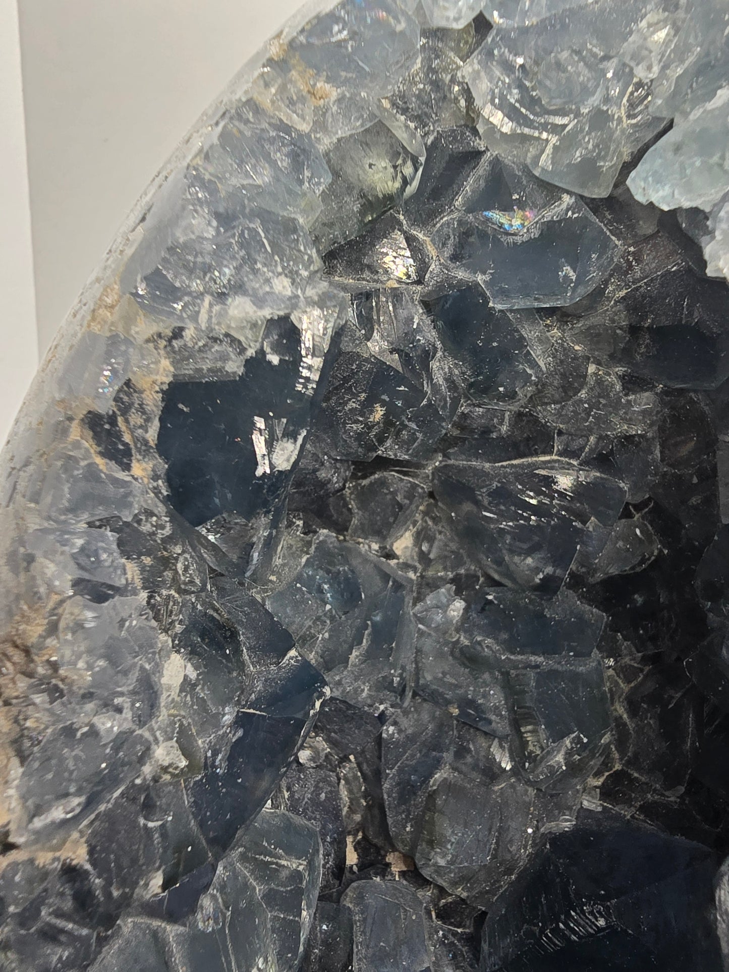 CELESTITE EGG STATEMENT DECOR